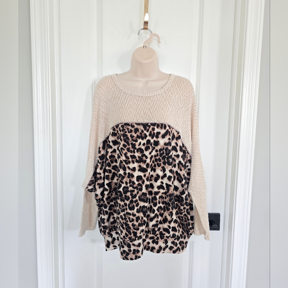 Hailey & Co Leopard Print Crew Neck Sweater Sz Small Worn 1x